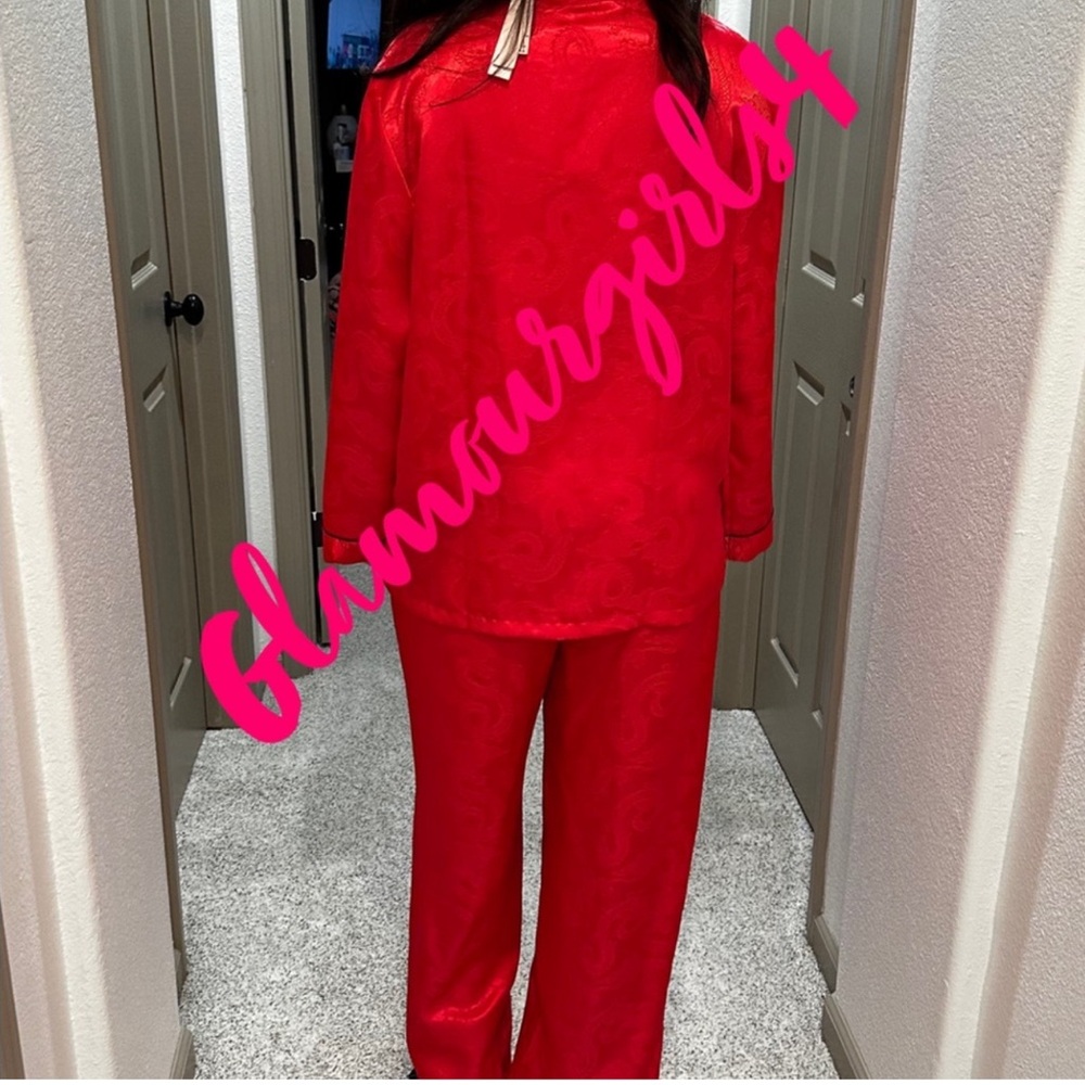 Red dragon print pj . The color is amazing Red size XXL .Model is wearing Large - Picture 2 of 5